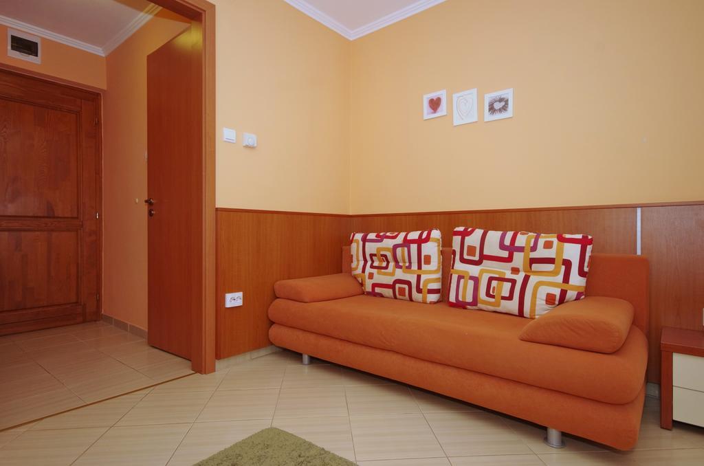 Várárok Apartman Gyula Esterno foto