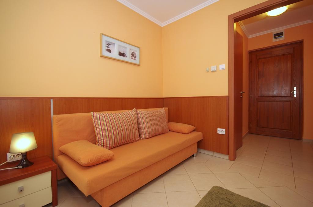 Várárok Apartman Gyula Esterno foto