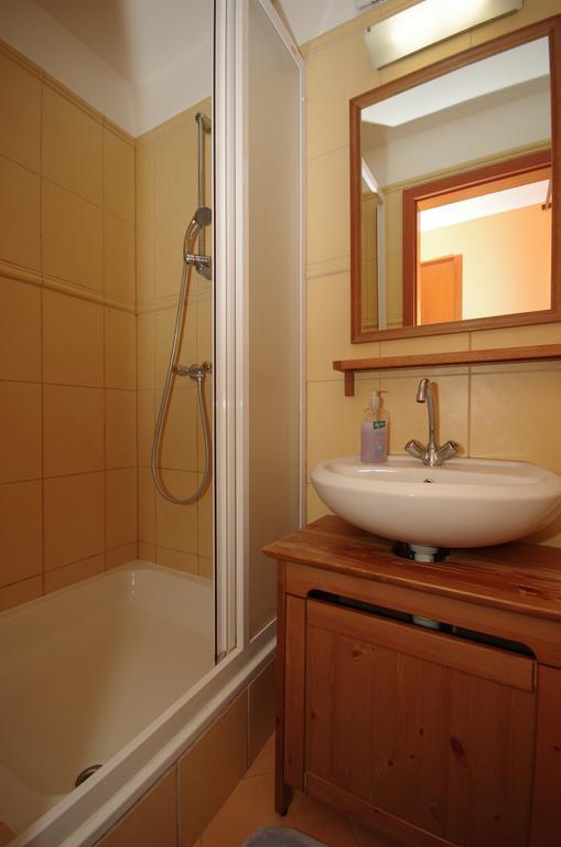 Várárok Apartman Gyula Esterno foto