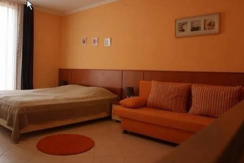 Várárok Apartman Gyula Esterno foto
